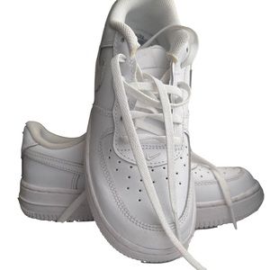 Nike Air Force 1 LE, size Youth 2.5, brand NEW